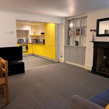 Entire 2-Bedroom Flat In Camden London Exterior foto