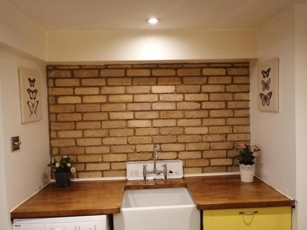 Entire 2-Bedroom Flat In Camden London Exterior foto