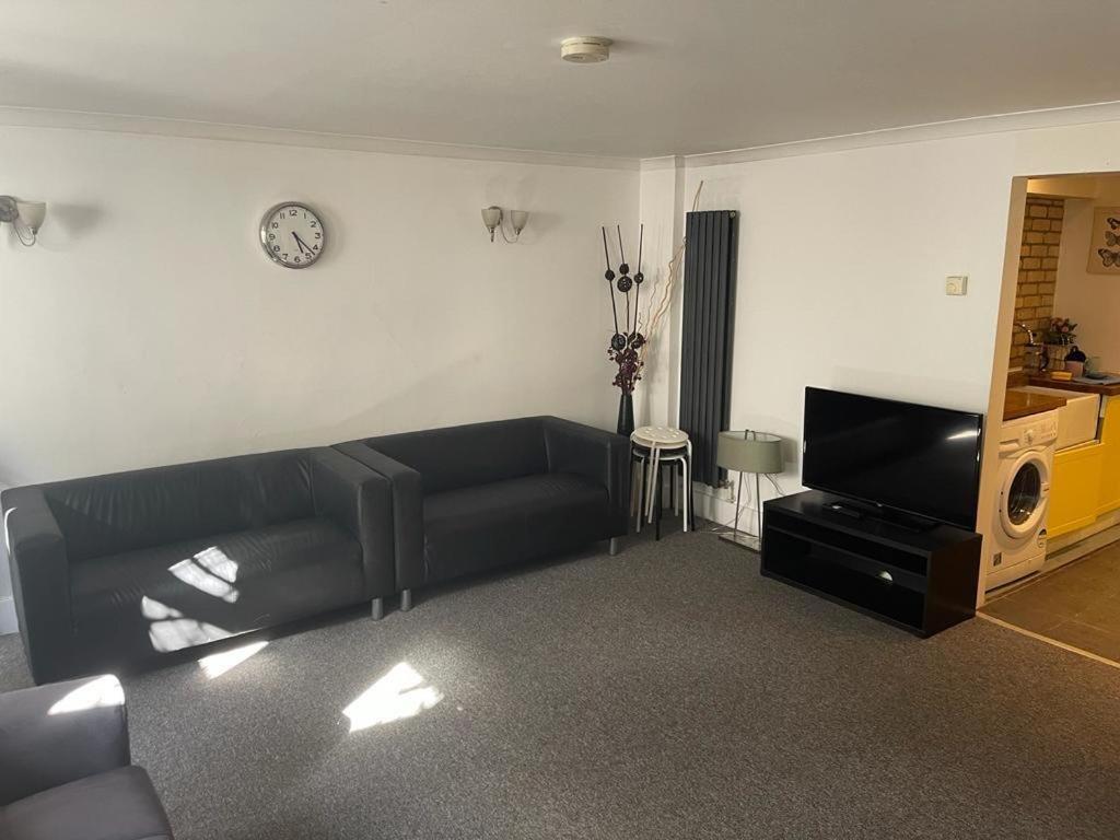 Entire 2-Bedroom Flat In Camden London Exterior foto